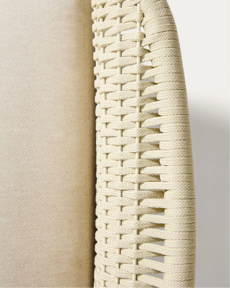 Set mit 2 Sesseln Alipa aus massivem Akazienholz und ecrufarbenem Seil, FSC 100 %, und Couchtisch Garbet aus braunem Zement Ø 60 cm von Kave Home – Bild 6