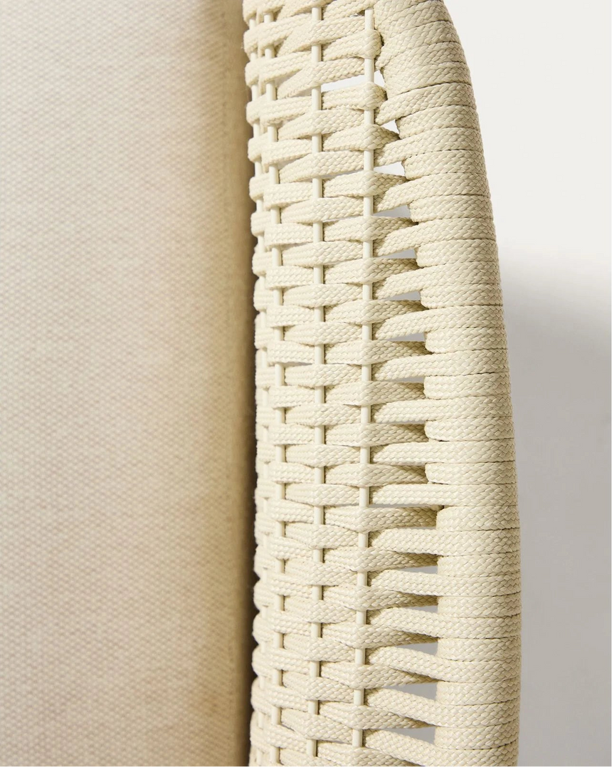 Set mit 2 Sesseln Alipa aus massivem Akazienholz und ecrufarbenem Seil, FSC 100 %, und Couchtisch Garbet aus braunem Zement Ø 60 cm von Kave Home – Bild 6