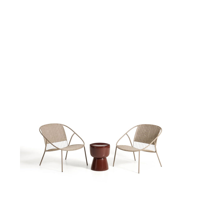 Set mit 2 Sesseln Atrani aus verzinktem Stahl und taupefarbenem Seil und Beistelltisch Mesquida aus glasierter terrakottafarbener Keramik Ø 36 cm von Kave Home – Bild 1