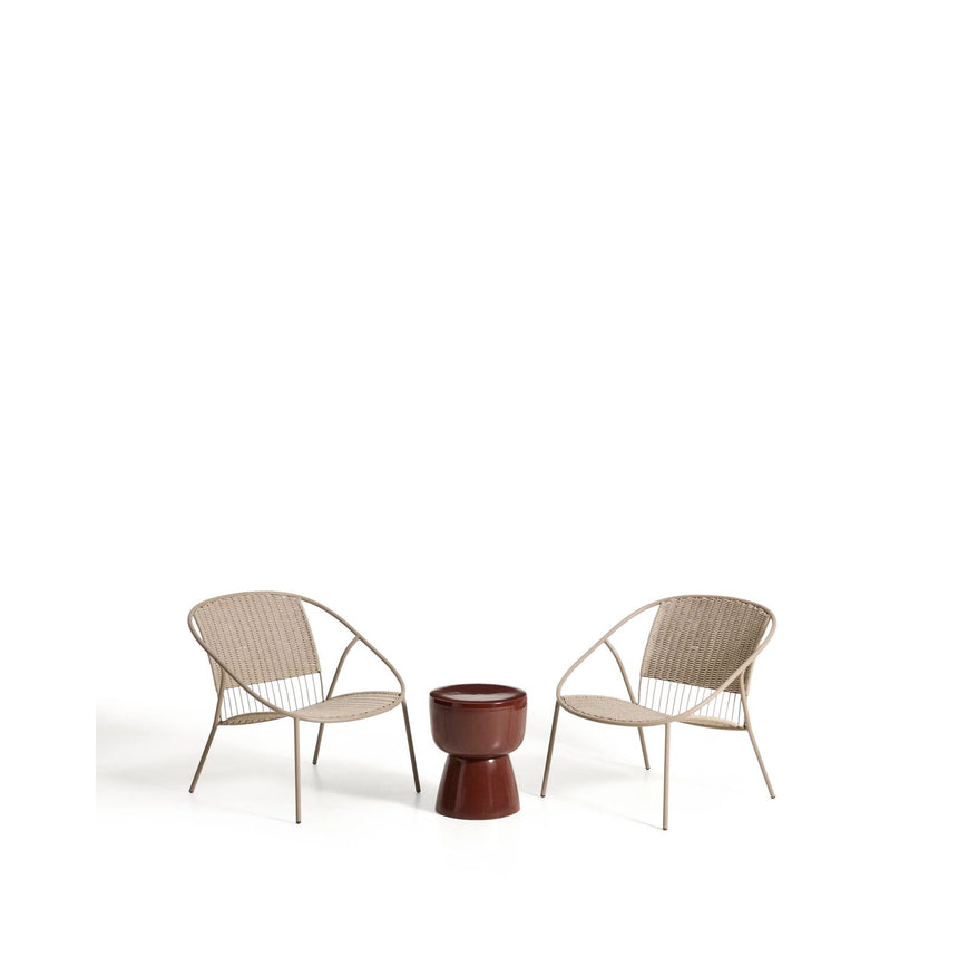 Set mit 2 Sesseln Atrani aus verzinktem Stahl und taupefarbenem Seil und Beistelltisch Mesquida aus glasierter terrakottafarbener Keramik Ø 36 cm von Kave Home – Bild 1