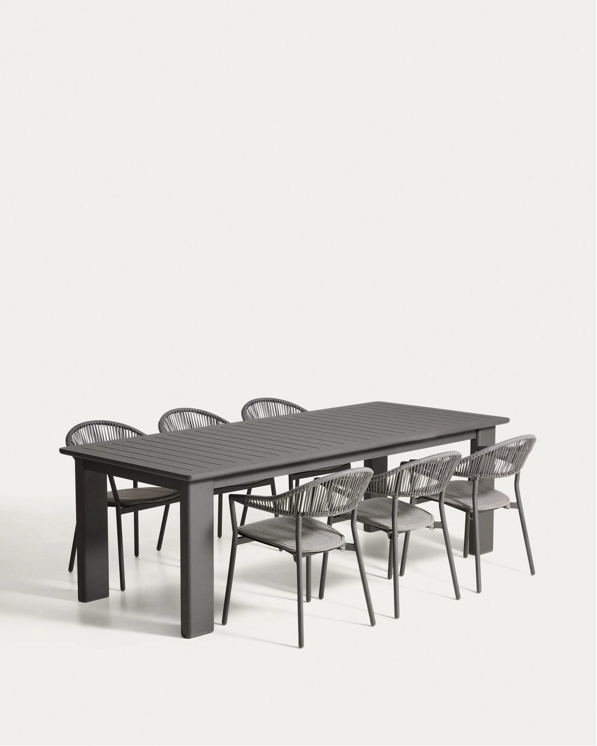 Set mit Ausziehtisch Livorno aus Aluminium in Graphit und 6 Stühlen Alimia aus Aluminium in Graphit und Synthetikseil in Grau, 233 (350) x 100 cm von Kave Home – Bild 1