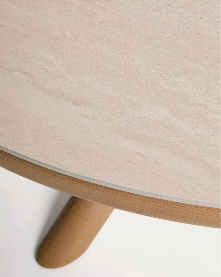 Set mit Tisch Mirtia aus Aluminium Holzoptik und gesintertem Stein Ecru und 6 Stühlen Sirte aus Aluminium Holzoptik und Seil Ecru, Ø 148 cm von Kave Home – Bild 3