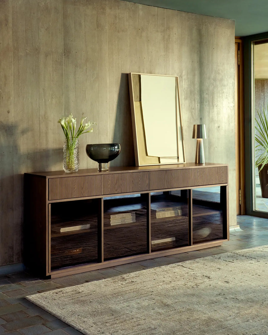 Sideboard Helvine 4 Türen 4 Schubladen Eichenfurnier mit Nussbaum-Finish und gehärtetes Glas 200 x 80 cm FSC 100% von Kave Home – Bild 2