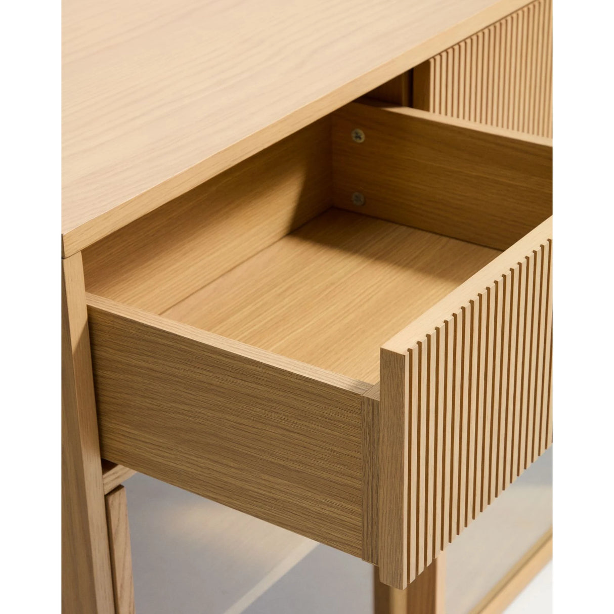 Sideboard Helvine mit 5 Türen und 5 Schubladen aus Eichenfurnier und gehärtetem Glas, 245 x 80 cm, FSC 100 % von Kave Home – Bild 5