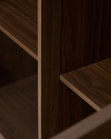 Sideboard Onix aus Walnussfurnier mit dunklem Finish 150 x 80 cm FSC Mix Credit von Kave Home – Bild 6