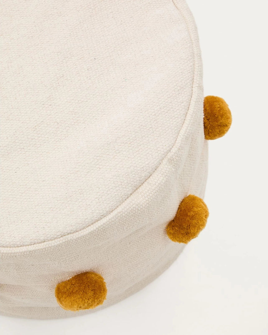 Sitzsack Manua aus Baumwolle beige mit senffarbenen Quasten Ø 40 cm von Kave Home – Bild 4
