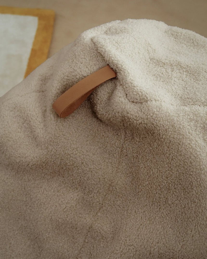 Sitzsack Vicka Bouclé beige Ø 70 cm von Kave Home – Bild 3