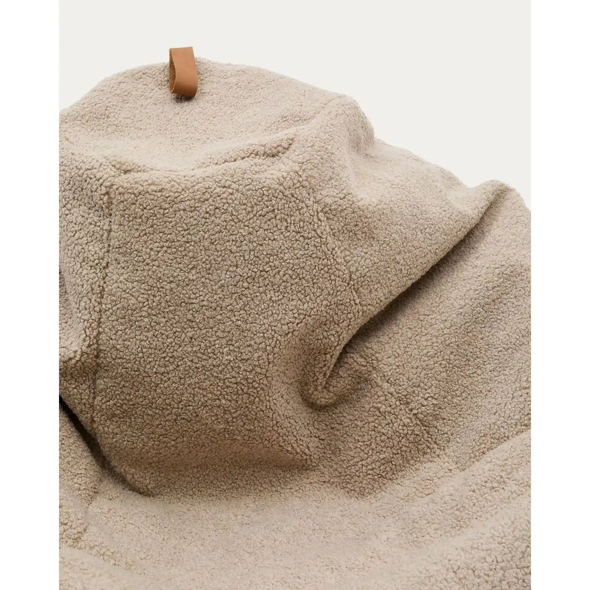 Sitzsack Vicka Bouclé beige Ø 70 cm von Kave Home – Bild 7