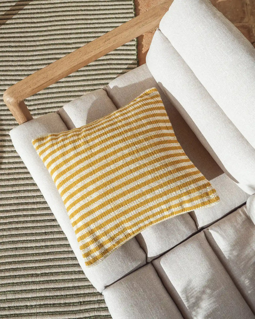 Sofa Menfi aus massivem Akazienholz und grünem Seil, 136 cm von Kave Home – Bild 4