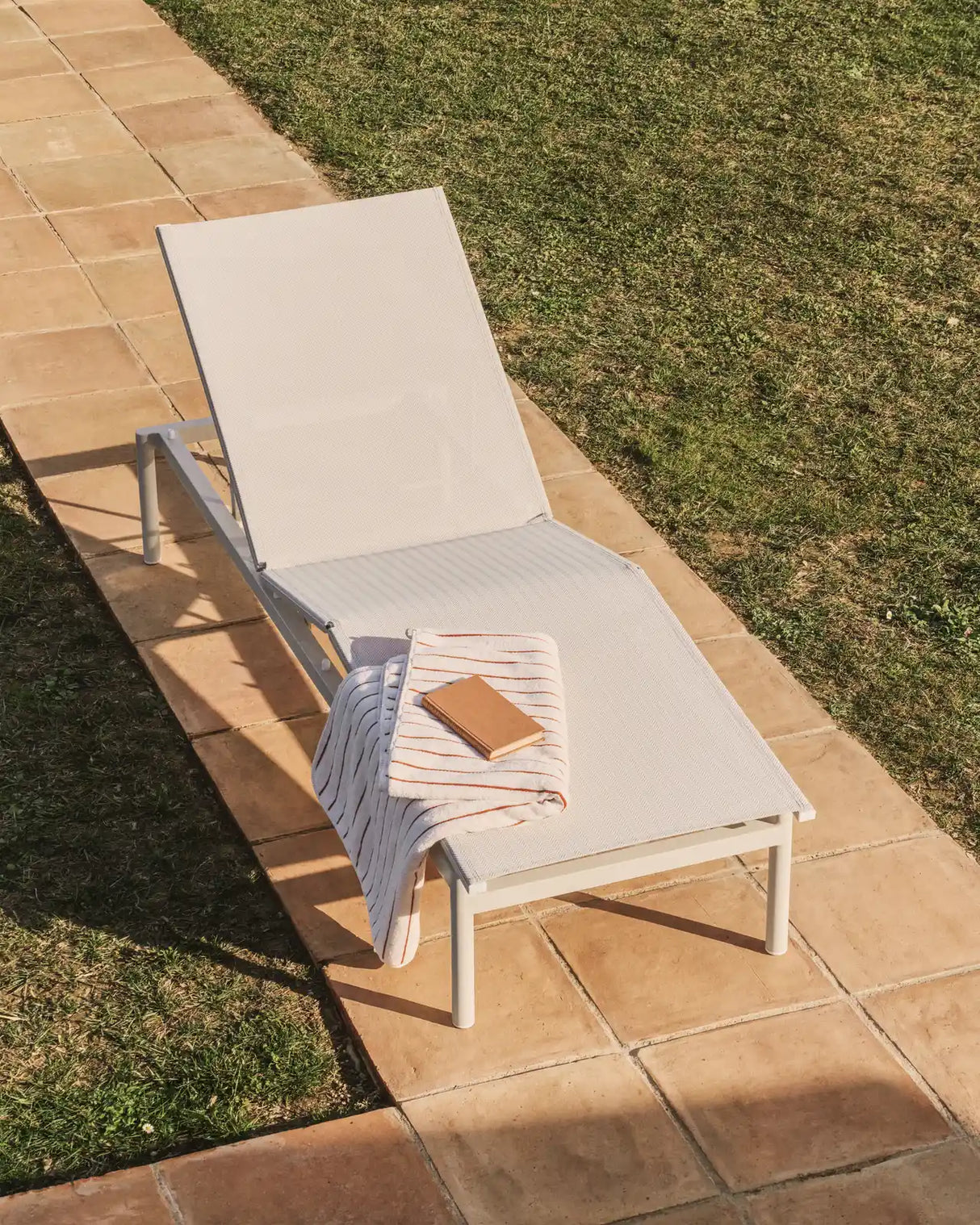 Sonnenliege Lesina aus Aluminium und Texteline von Kave Home – Bild 2