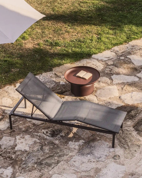 Sonnenliege Lesina aus Aluminium und graphitgrauem Texteline von Kave Home – Bild 2
