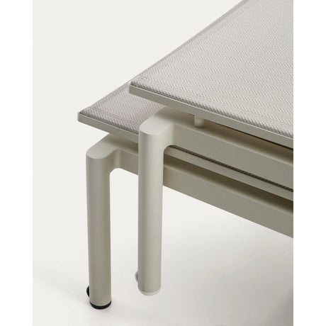 Sonnenliege Lesina aus taupefarbenem Aluminium und ecrufarbenem Texteline von Kave Home – Bild 15