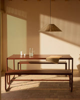 Sotil Set aus 2 Bänken und Tisch aus verzinktem Stahl mit granatfarbenem Finish 183 x 83 cm von Kave Home – Bild 2