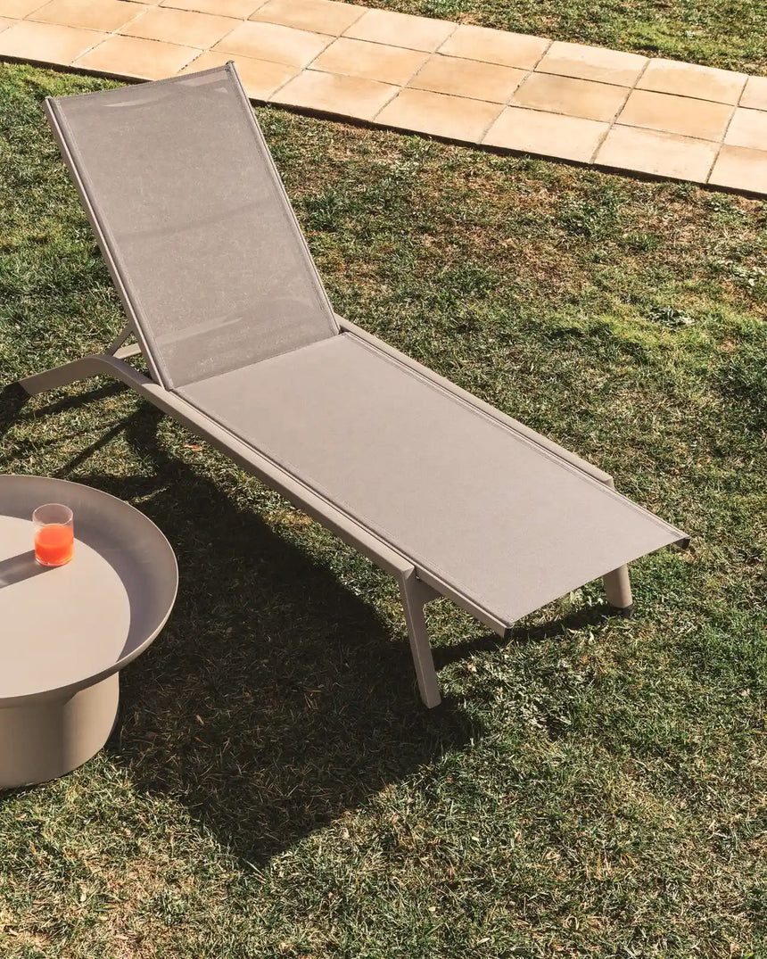 Stapelbare Sonnenliege Capraia aus Aluminium von Kave Home – Bild 2