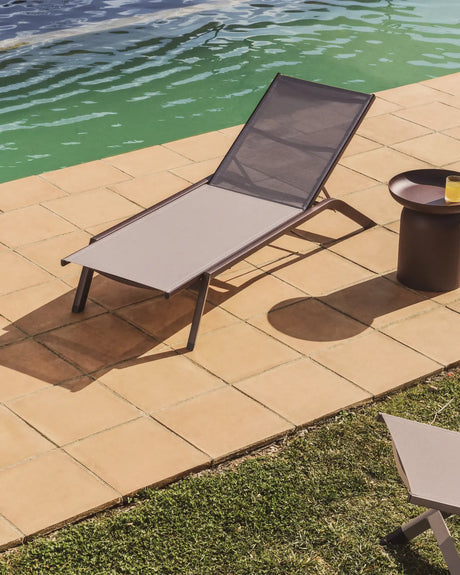 Stapelbare Sonnenliege Capraia aus Aluminium in Taupe von Kave Home – Bild 2