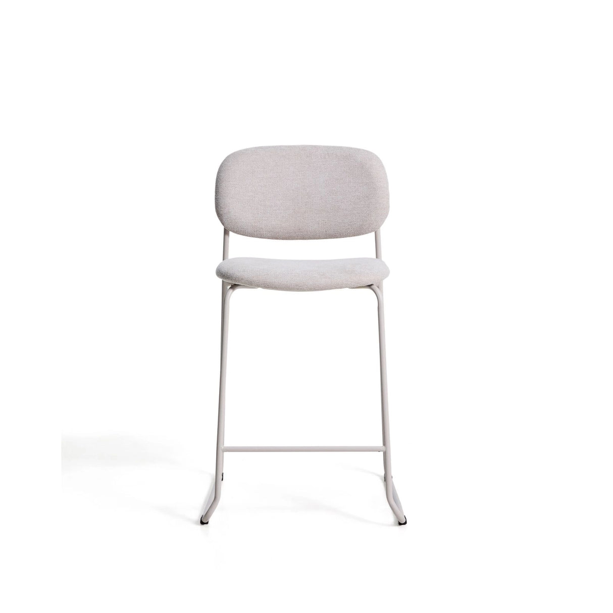 Stapelbarer Hocker Meli mit Chenille und Beinen aus Metall, FSC Mix Credit, 65 cm  von Kave Home – Bild 5