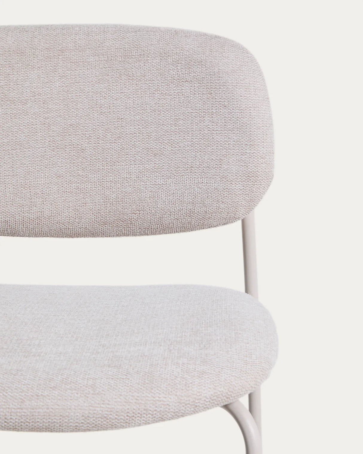 Stapelbarer Hocker Meli mit Chenille und Beinen aus Metall, FSC Mix Credit, 65 cm  von Kave Home – Bild 7
