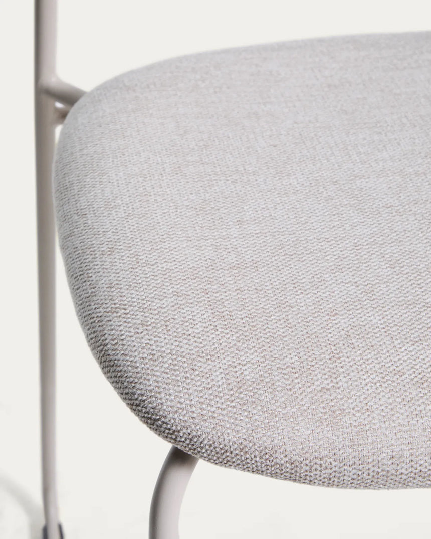 Stapelbarer Hocker Meli mit Chenille und Beinen aus Metall, FSC Mix Credit, 65 cm  von Kave Home – Bild 8