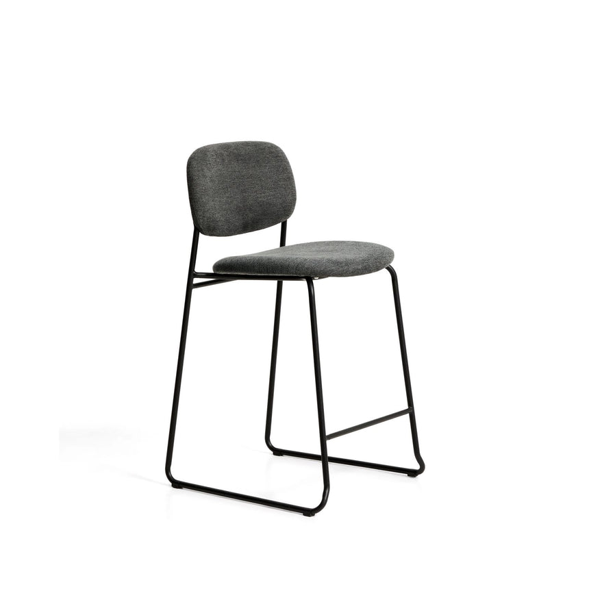 Stapelbarer Hocker Meli mit Chenille und Beinen aus Metall, FSC Mix Credit, 65 cm  von Kave Home – Bild 1
