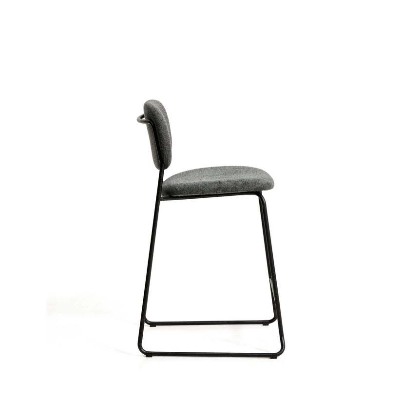 Stapelbarer Hocker Meli mit Chenille und Beinen aus Metall, FSC Mix Credit, 65 cm  von Kave Home – Bild 3