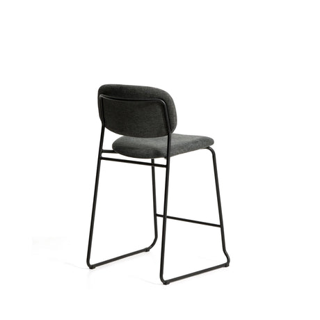 Stapelbarer Hocker Meli mit Chenille und Beinen aus Metall, FSC Mix Credit, 65 cm  von Kave Home – Bild 4