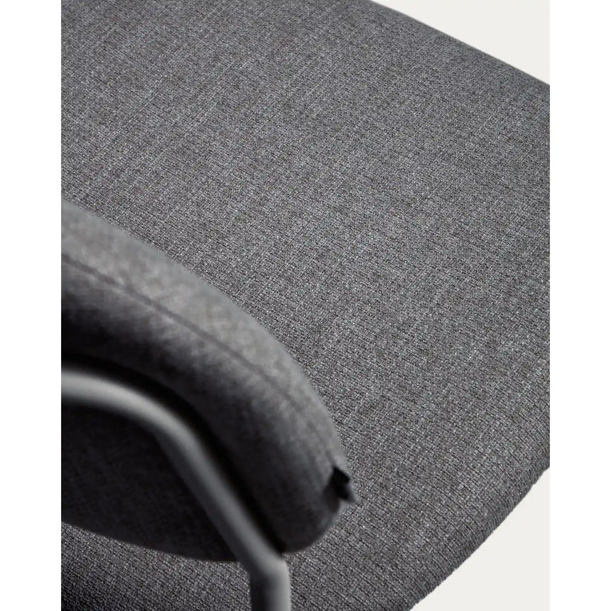 Stapelbarer Hocker Meli mit Chenille und Beinen aus Metall, FSC Mix Credit, 65 cm von Kave Home – Bild 10