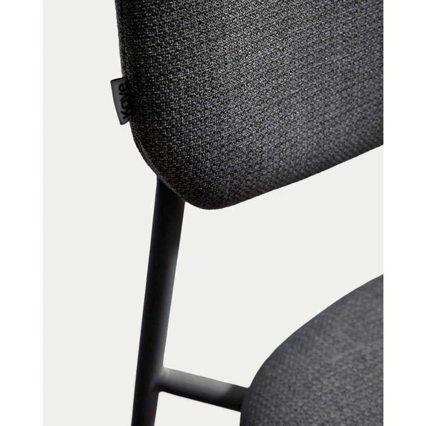 Stapelbarer Hocker Meli mit Chenille und Beinen aus Metall, FSC Mix Credit, 65 cm von Kave Home – Bild 11