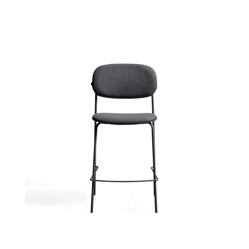 Stapelbarer Hocker Meli mit Chenille und Beinen aus Metall, FSC Mix Credit, 65 cm von Kave Home – Bild 6