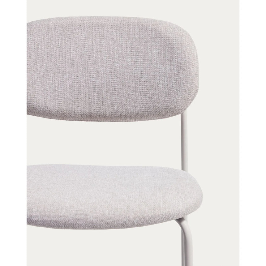 Stapelbarer Hocker Meli mit beiger Chenille und Beinen aus beigem Metall, FSC Mix Credit, 65 cm von Kave Home – Bild 7