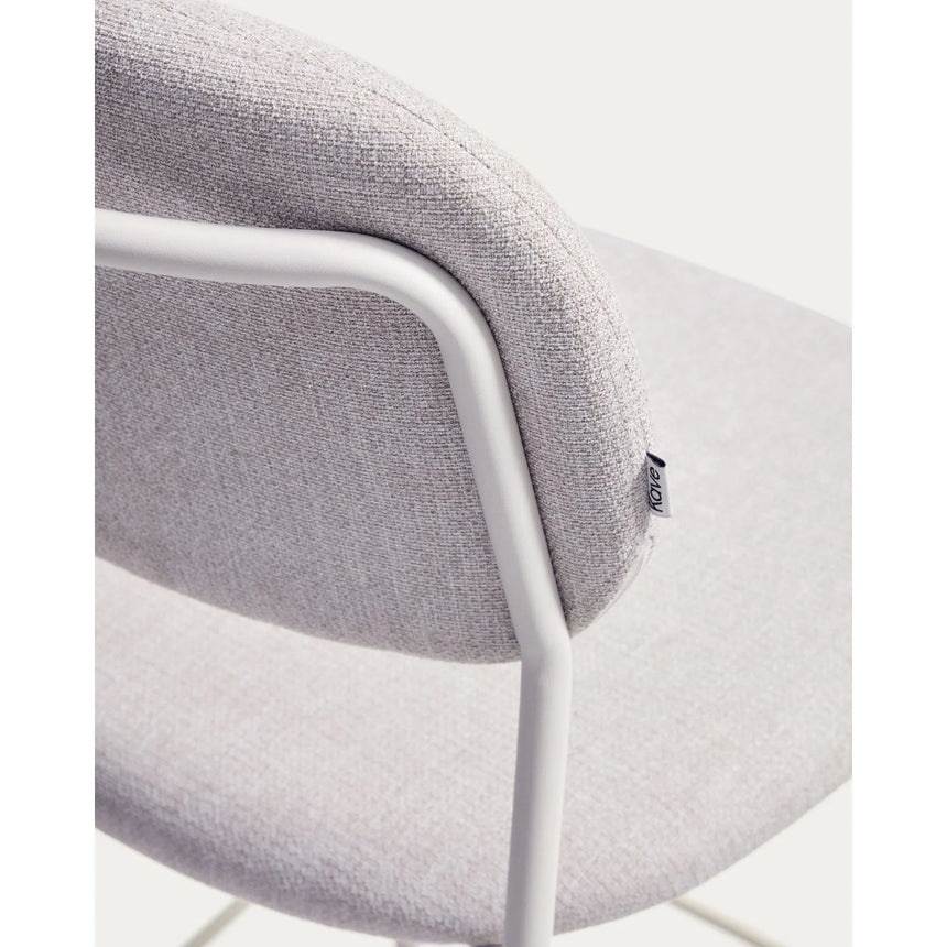 Stapelbarer Hocker Meli mit beiger Chenille und Beinen aus beigem Metall, FSC Mix Credit, 65 cm von Kave Home – Bild 8
