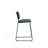 Stapelbarer Hocker Meli mit grüner Chenille und Beinen aus grünem Metall, FSC Mix Credit, 65 cm von Kave Home – Bild 3
