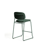Stapelbarer Hocker Meli mit grüner Chenille und Beinen aus grünem Metall, FSC Mix Credit, 65 cm von Kave Home – Bild 4