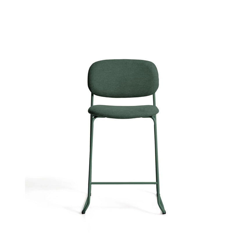 Stapelbarer Hocker Meli mit grüner Chenille und Beinen aus grünem Metall, FSC Mix Credit, 65 cm von Kave Home – Bild 5