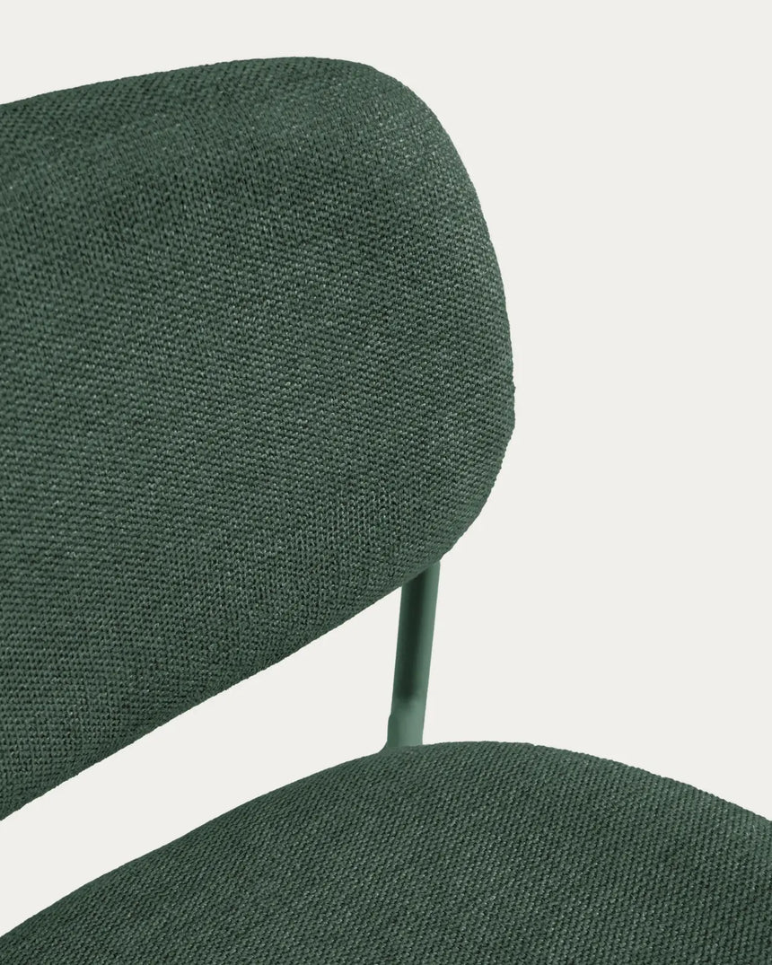 Stapelbarer Hocker Meli mit grüner Chenille und Beinen aus grünem Metall, FSC Mix Credit, 65 cm von Kave Home – Bild 9