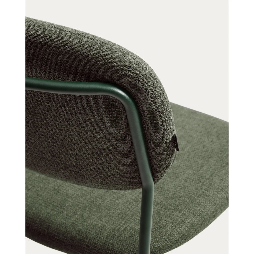 Stapelbarer Hocker Meli mit grüner Chenille und Beinen aus grünem Metall, FSC Mix Credit, 65 cm von Kave Home – Bild 10