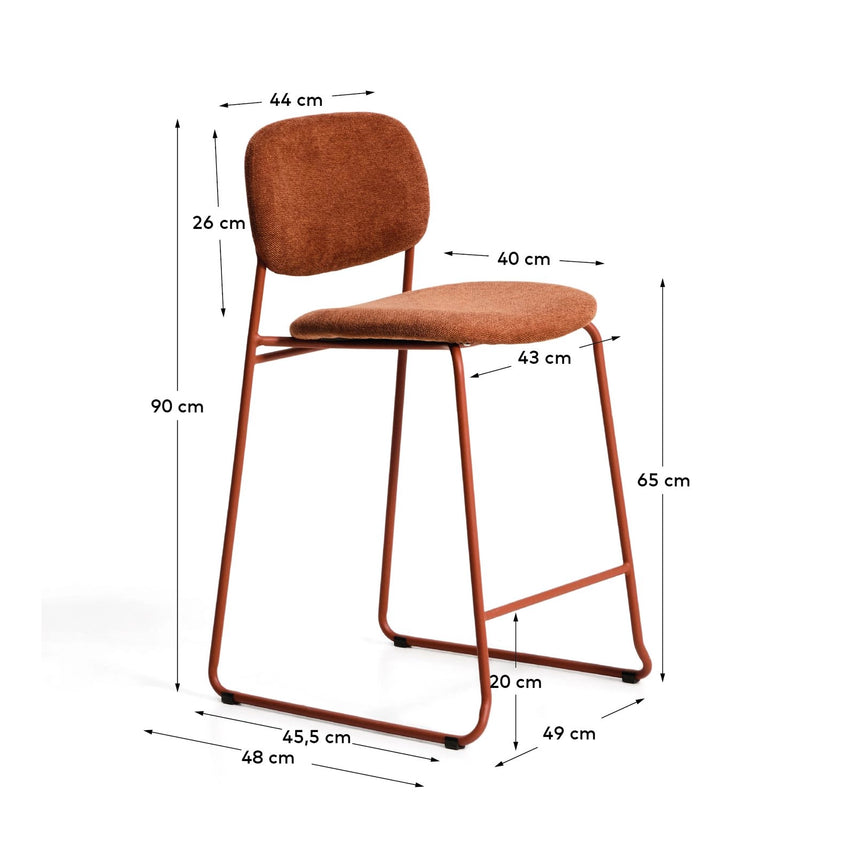 Stapelbarer Hocker Meli mit terrakottafarbener Chenille und Beinen aus terrakottafarbenem Metall, FSC Mix Credit, 65 cm von Kave Home – Bild 2