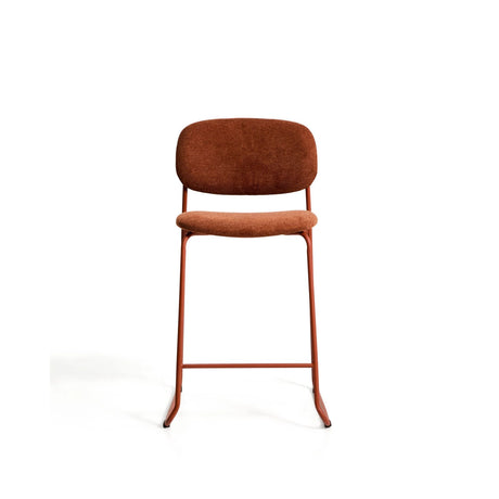 Stapelbarer Hocker Meli mit terrakottafarbener Chenille und Beinen aus terrakottafarbenem Metall, FSC Mix Credit, 65 cm von Kave Home – Bild 5
