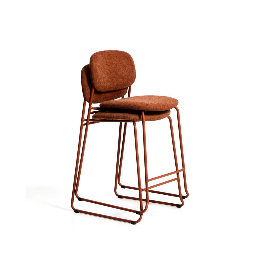 Stapelbarer Hocker Meli mit terrakottafarbener Chenille und Beinen aus terrakottafarbenem Metall, FSC Mix Credit, 65 cm von Kave Home – Bild 6