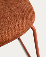 Stapelbarer Hocker Meli mit terrakottafarbener Chenille und Beinen aus terrakottafarbenem Metall, FSC Mix Credit, 65 cm von Kave Home – Bild 8