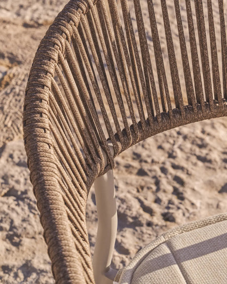 Stapelbarer Outdoor-Stuhl Alimia aus Aluminium in Ecru und beigem Synthetikseil von Kave Home – Bild 3