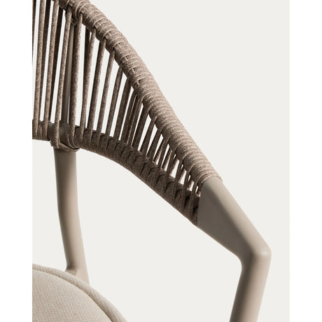 Stapelbarer Outdoor-Stuhl Alimia aus Aluminium in Taupe und braunem Synthetikseil von Kave Home – Bild 11