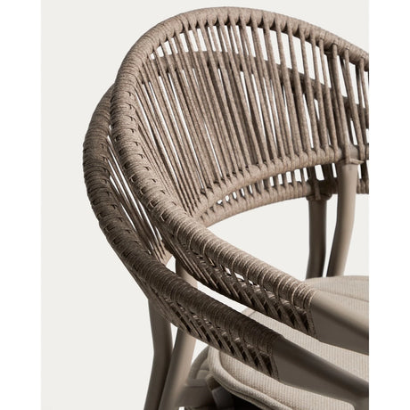 Stapelbarer Outdoor-Stuhl Alimia aus Aluminium in Taupe und braunem Synthetikseil von Kave Home – Bild 13