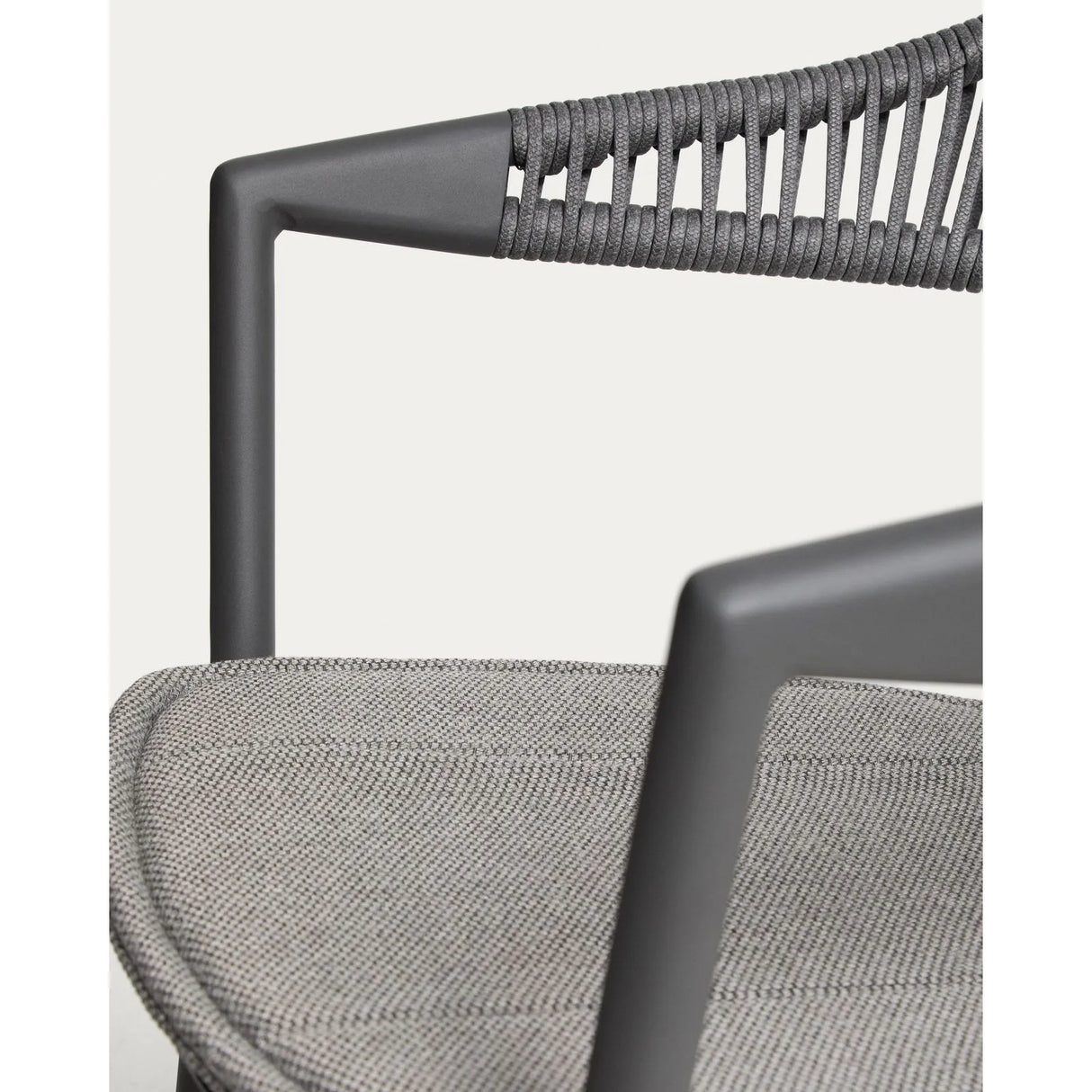 Stapelbarer Outdoor-Stuhl Alimia aus Aluminium und Synthetikseil von Kave Home – Bild 10