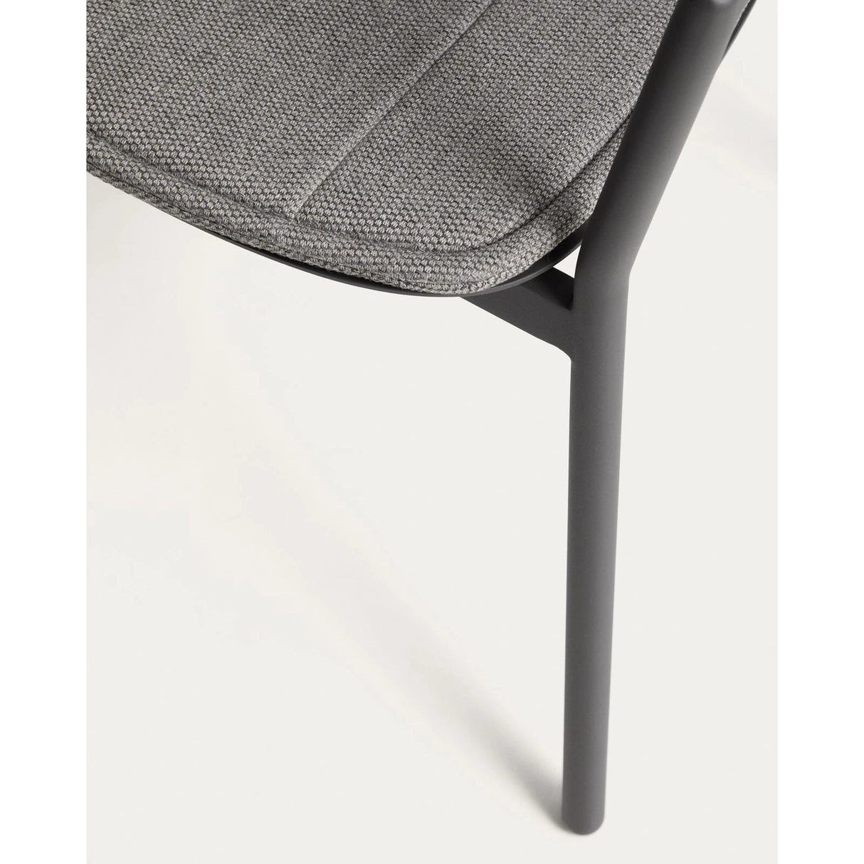 Stapelbarer Outdoor-Stuhl Alimia aus Aluminium und Synthetikseil von Kave Home – Bild 11