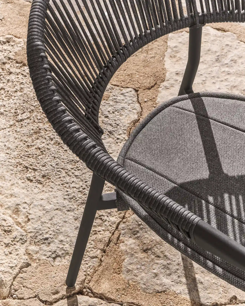 Stapelbarer Outdoor-Stuhl Alimia aus Aluminium und Synthetikseil von Kave Home – Bild 3