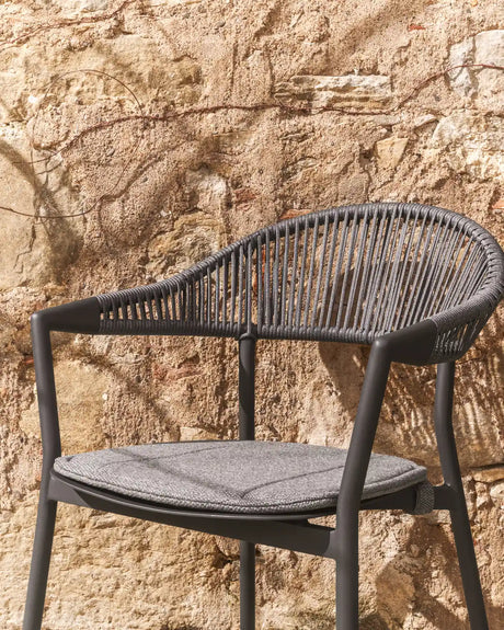 Stapelbarer Outdoor-Stuhl Alimia aus Aluminium und Synthetikseil von Kave Home – Bild 4