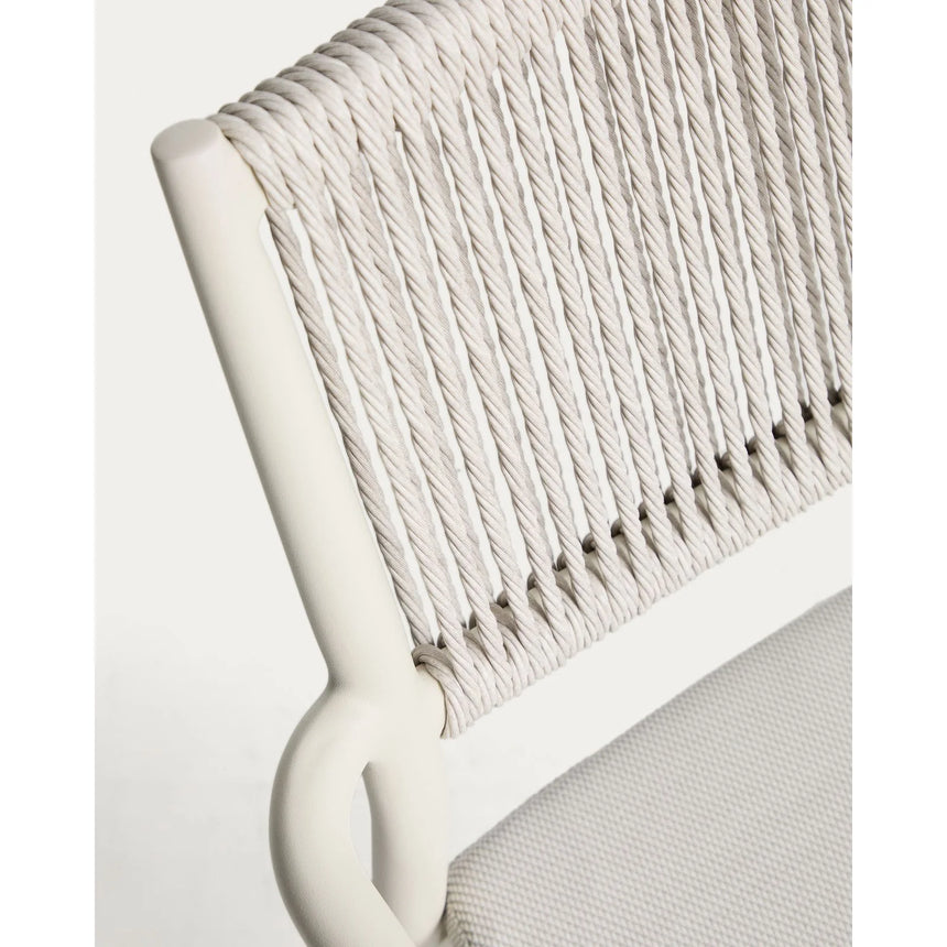 Stapelbarer Outdoor-Stuhl Argasi aus Aluminium in Ecru und grauem Synthetikseil von Kave Home – Bild 10
