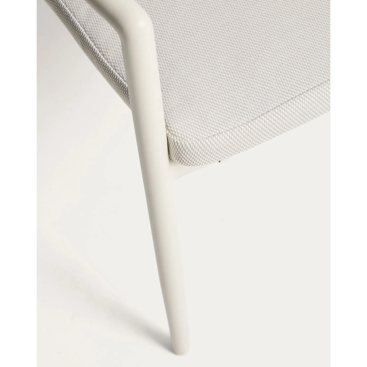 Stapelbarer Outdoor-Stuhl Argasi aus Aluminium in Ecru und grauem Synthetikseil von Kave Home – Bild 11