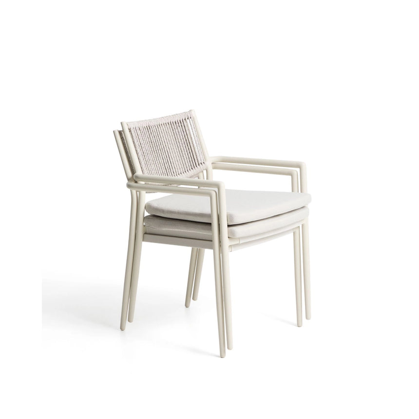 Stapelbarer Outdoor-Stuhl Argasi aus Aluminium in Ecru und grauem Synthetikseil von Kave Home – Bild 6