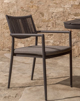 Stapelbarer Outdoor-Stuhl Argasi aus Aluminium in Graphit und dunkelgrauem Synthetikseil von Kave Home – Bild 2